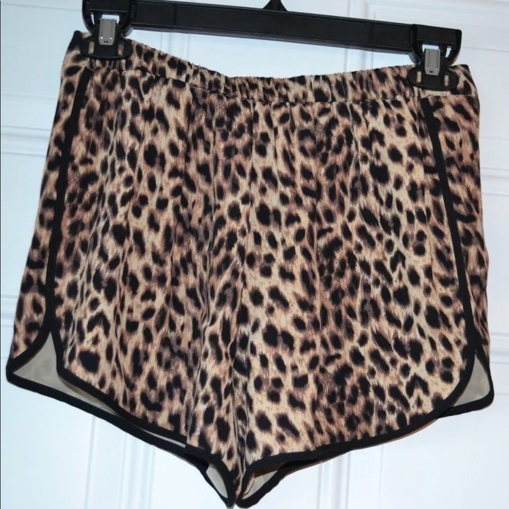 NWT Gianni  Bini leopard Print viscose Shorts XS